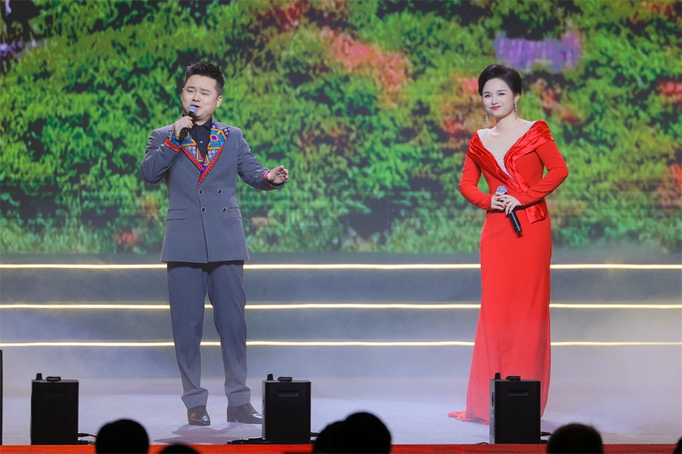 创新引领价值 理想成就未来——庆祝江南网页版智能成立25周年表彰大会暨文艺晚会隆重举行